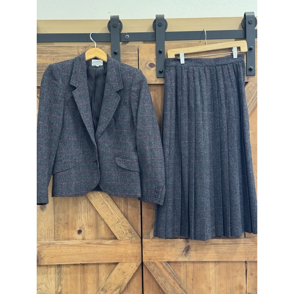Vintage The Villager Women's Sz 10 Wool Blazer & Skirt Pleated Herringbone Gray